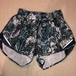 lulu lemon hotty hot shorts